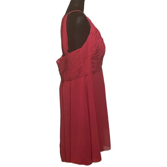 AW.Bridal red pleated bodice dress, open back, size 20 - Picture 5 of 7